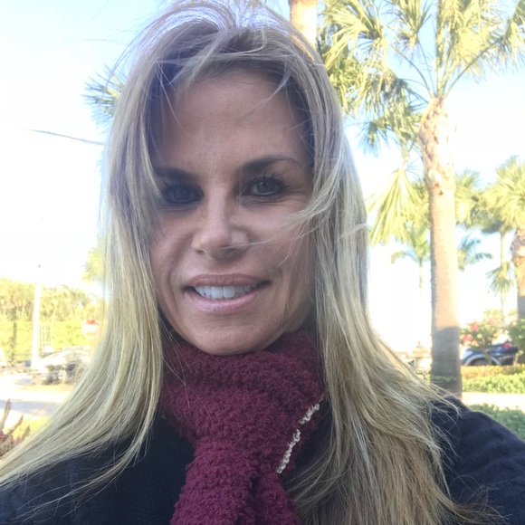 Meet your Posher, Lisa - Picture 1 of 1